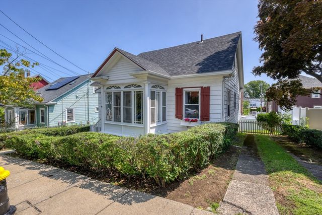 18 Grayson St, Boston, MA 02124