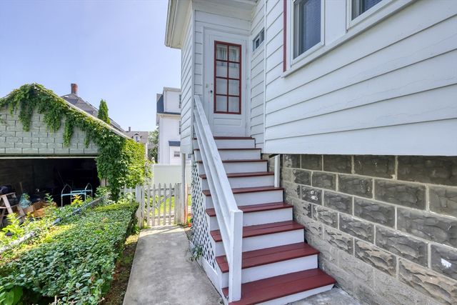 18 Grayson St, Boston, MA 02124
