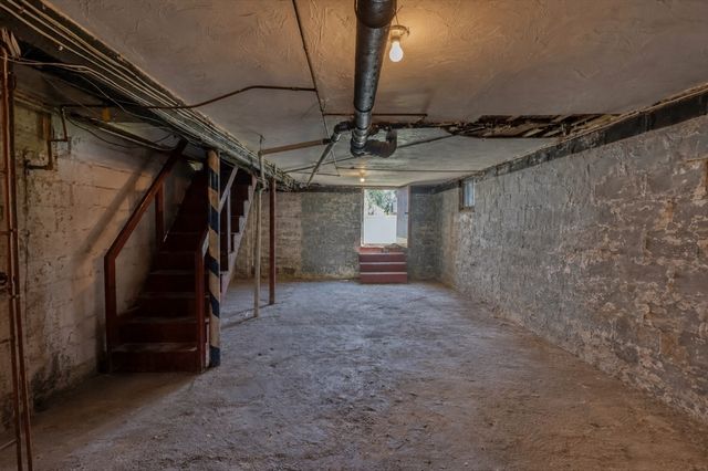 18 Grayson St, Boston, MA 02124