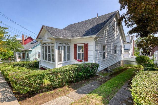 18 Grayson St, Boston, MA 02124