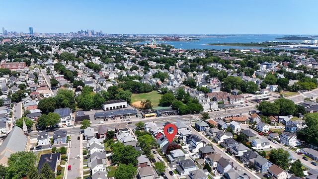 18 Grayson St, Boston, MA 02124