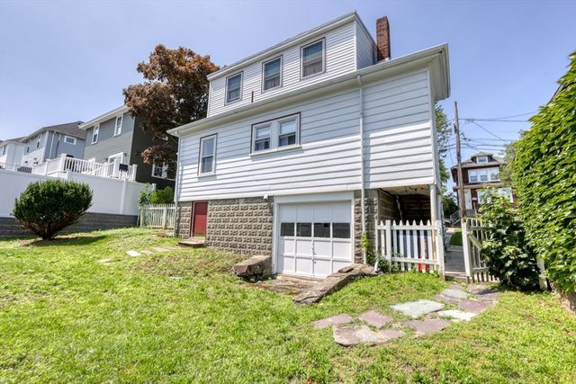 18 Grayson St, Boston, MA 02124