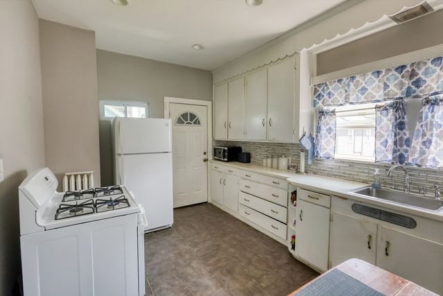 18 Grayson St, Boston, MA 02124