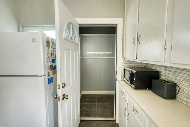 18 Grayson St, Boston, MA 02124