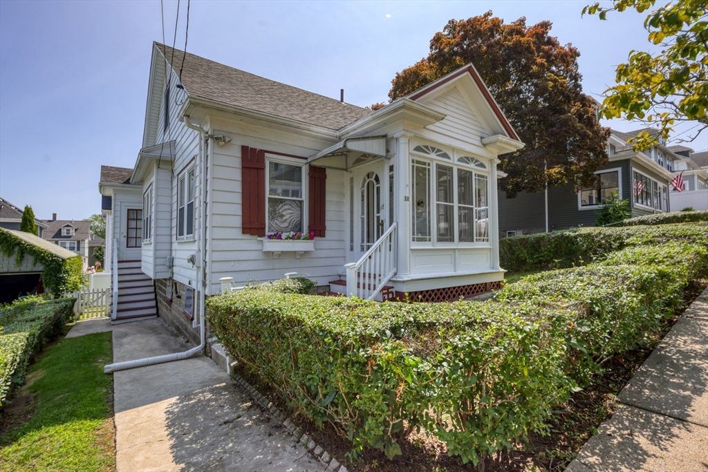 18 Grayson St, Boston, MA 02124
