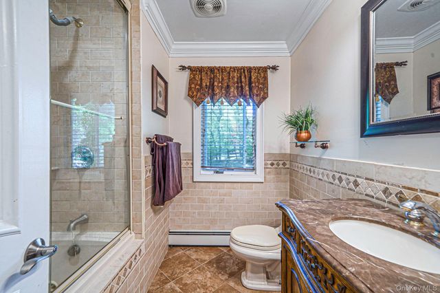 5 Valerie Court, Yaphank, NY 11980