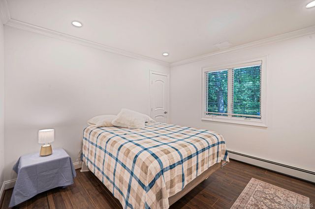 5 Valerie Court, Yaphank, NY 11980