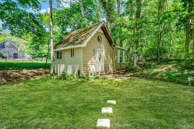 5 Valerie Court, Yaphank, NY 11980