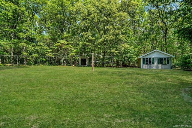 5 Valerie Court, Yaphank, NY 11980