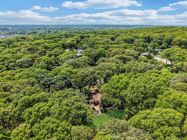 5 Valerie Court, Yaphank, NY 11980