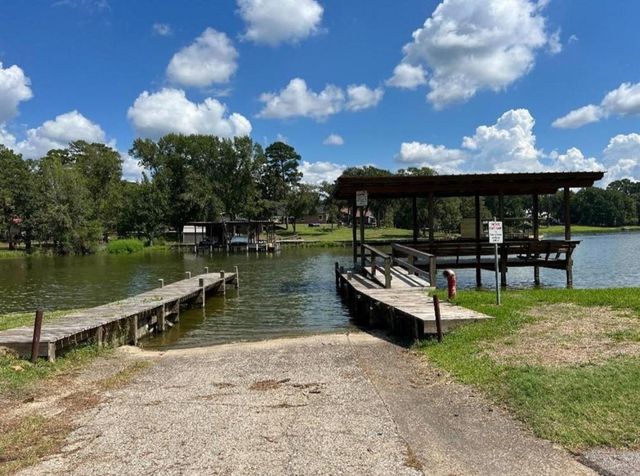 37 Landing Way, Trinity, TX 75862