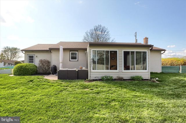 1636 GREENWOOD DR, Lebanon, PA 17046