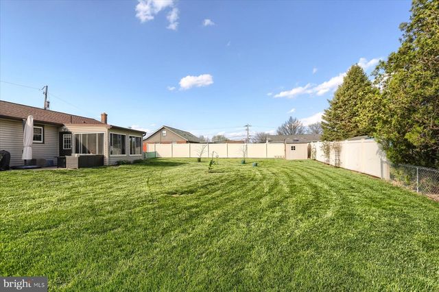 1636 GREENWOOD DR, Lebanon, PA 17046