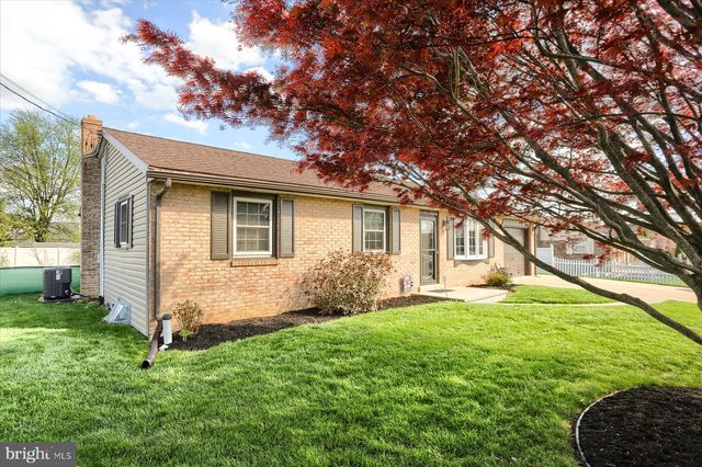 1636 GREENWOOD DR, Lebanon, PA 17046