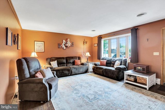 1636 GREENWOOD DR, Lebanon, PA 17046