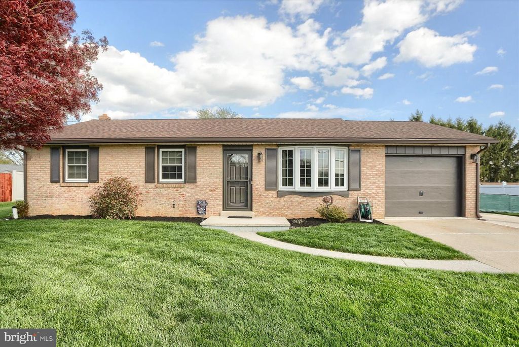 1636 GREENWOOD DR, Lebanon, PA 17046