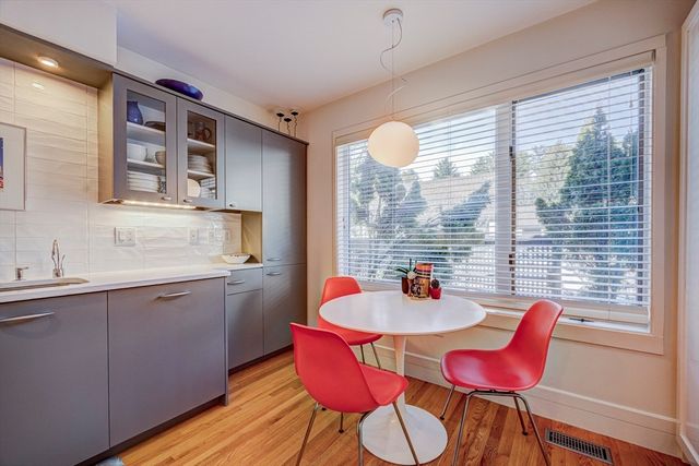 277 Nahanton St 277, Newton, MA 02459