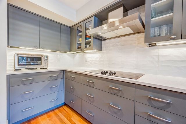 277 Nahanton St 277, Newton, MA 02459