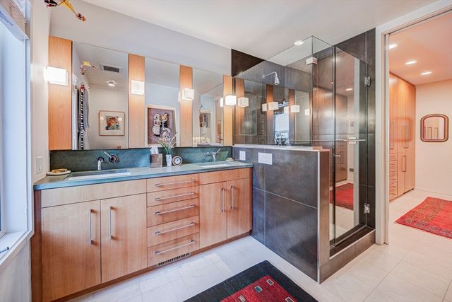 277 Nahanton St 277, Newton, MA 02459