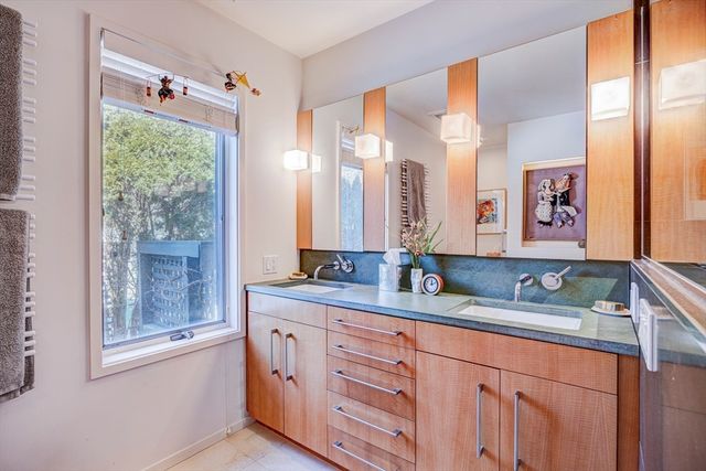 277 Nahanton St 277, Newton, MA 02459