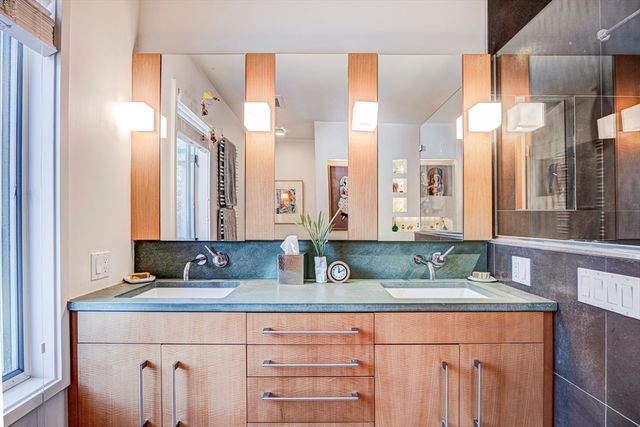 277 Nahanton St 277, Newton, MA 02459