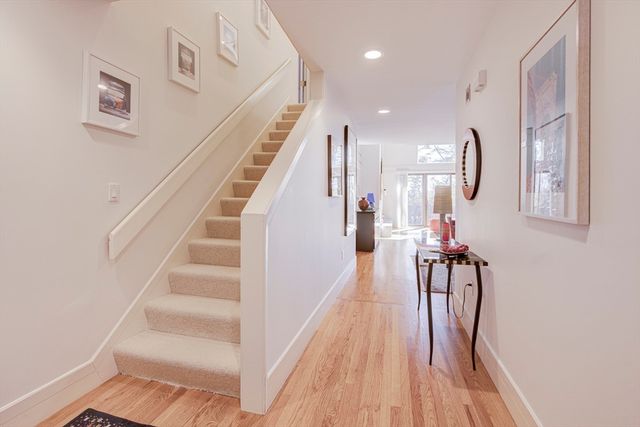 277 Nahanton St 277, Newton, MA 02459