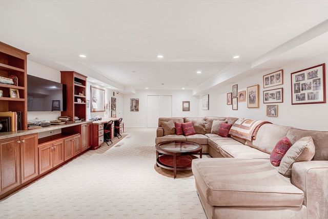 277 Nahanton St 277, Newton, MA 02459