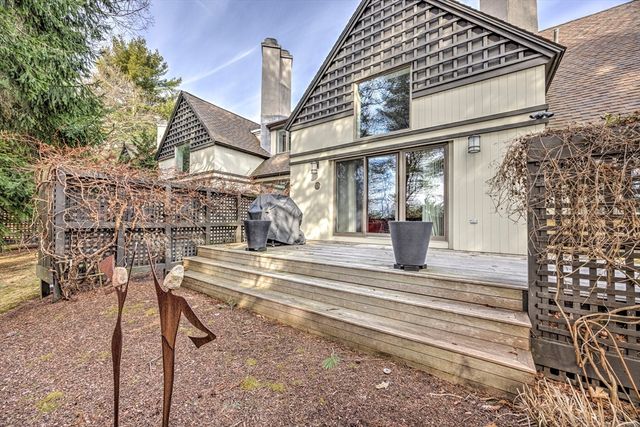 277 Nahanton St 277, Newton, MA 02459