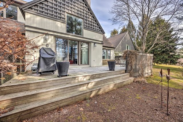 277 Nahanton St 277, Newton, MA 02459