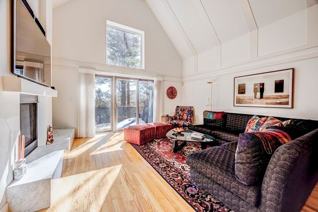 277 Nahanton St 277, Newton, MA 02459