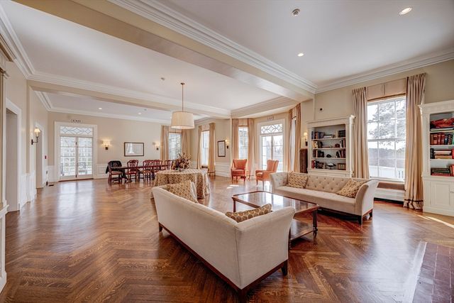 277 Nahanton St 277, Newton, MA 02459