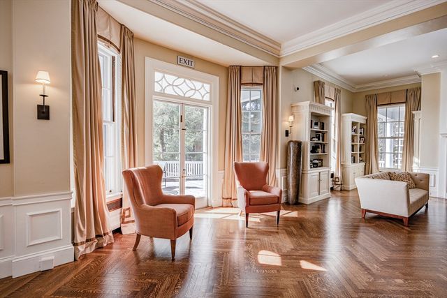 277 Nahanton St 277, Newton, MA 02459