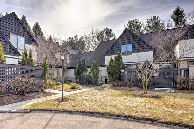 277 Nahanton St 277, Newton, MA 02459