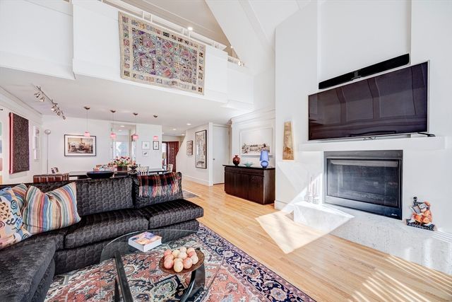 277 Nahanton St 277, Newton, MA 02459