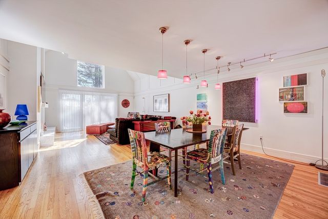 277 Nahanton St 277, Newton, MA 02459