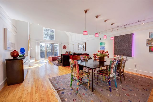 277 Nahanton St 277, Newton, MA 02459