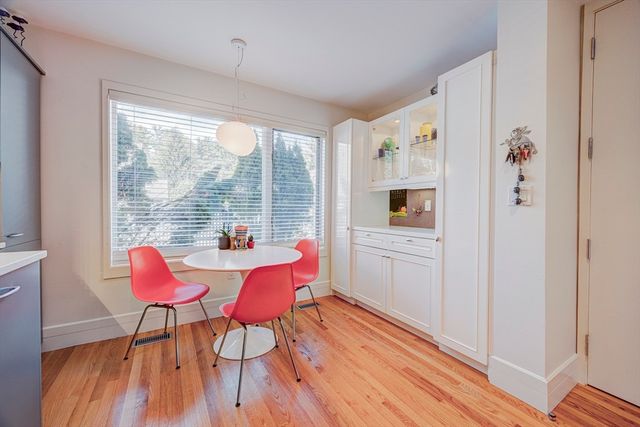 277 Nahanton St 277, Newton, MA 02459