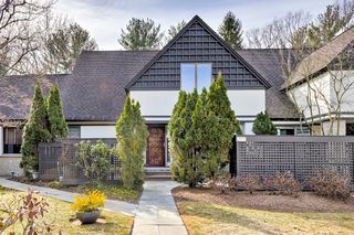 277 Nahanton St 277, Newton, MA 02459