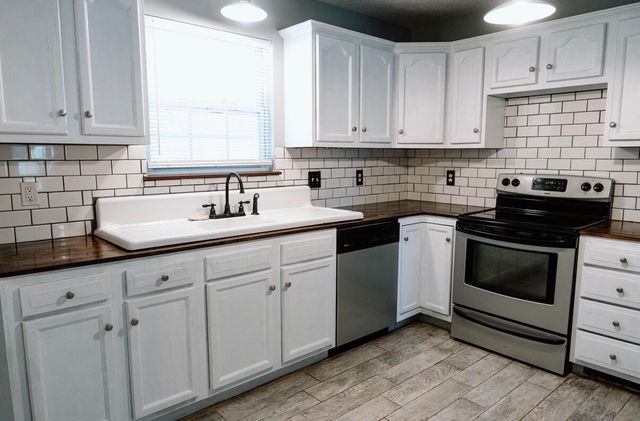 3315 W Grand Street, Springfield, MO 65802