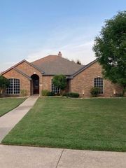 804 Whitley Court, Kennedale, TX 76060