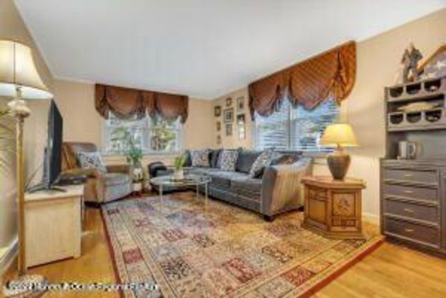 96 Whalepond Road, Oakhurst, NJ 07755