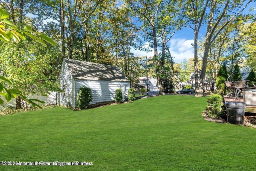 96 Whalepond Road, Oakhurst, NJ 07755