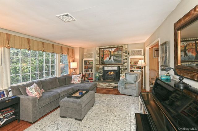 90 E 25th Street, Huntington Station, NY 11746