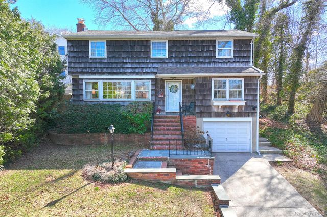 90 E 25th Street, Huntington Station, NY 11746