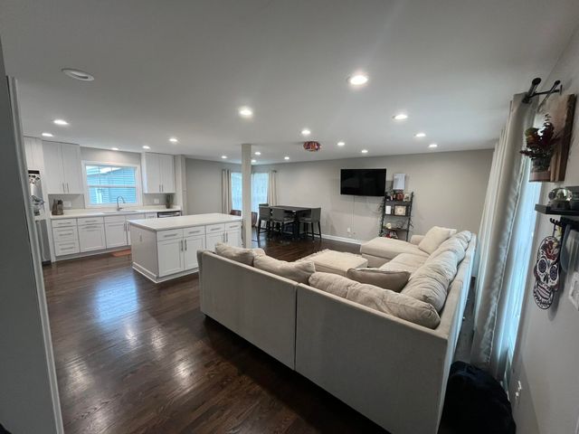 9430 Oriole Drive, Munster, IN 46321