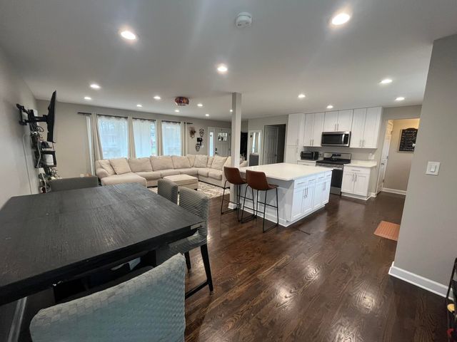 9430 Oriole Drive, Munster, IN 46321