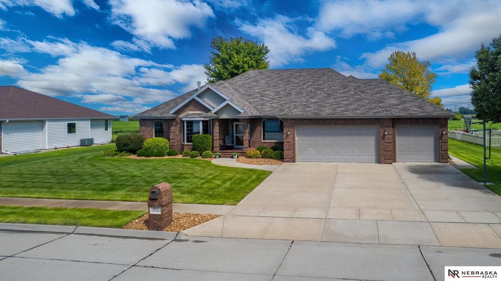 461 S Deer Creek Place, Columbus, NE 68601