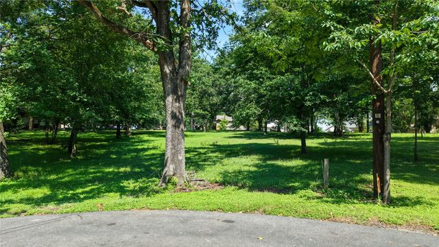 102 Enchanted Isles Circle, Mabank, TX 75156