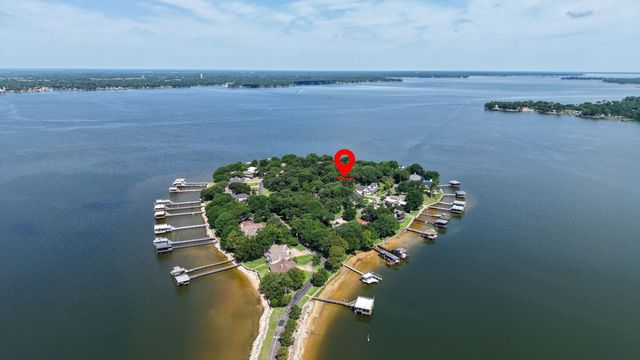 102 Enchanted Isles Circle, Mabank, TX 75156