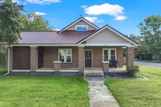 220 Jackson Ave, Lawrenceburg, TN 38464